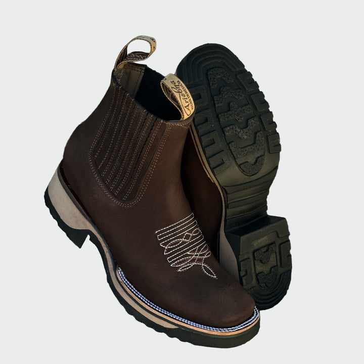 Lederschuhe im Cowboy-Stil